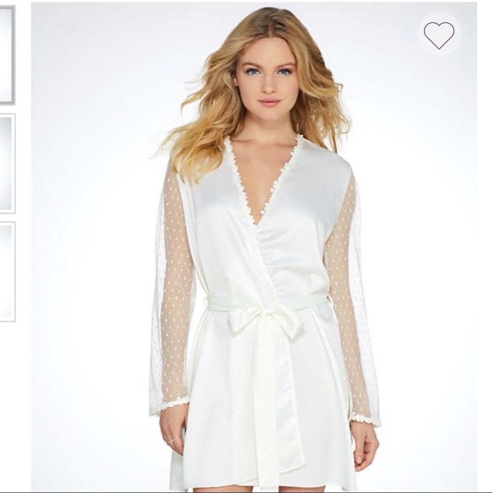 Flora Nikrooz Ivory Robe